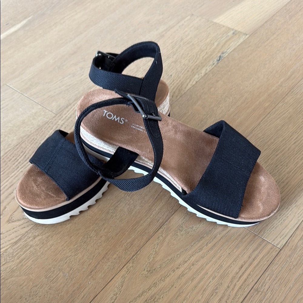 Toms Black and Natural Platform Wedge Sandals - Picture 4 of 6